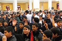 در آستانه اربعین حسینی، مراسم سوگواری دو هزار دانش آموز مدارس غیر دولتی شیراز در حرم مطهر برگزار شد
